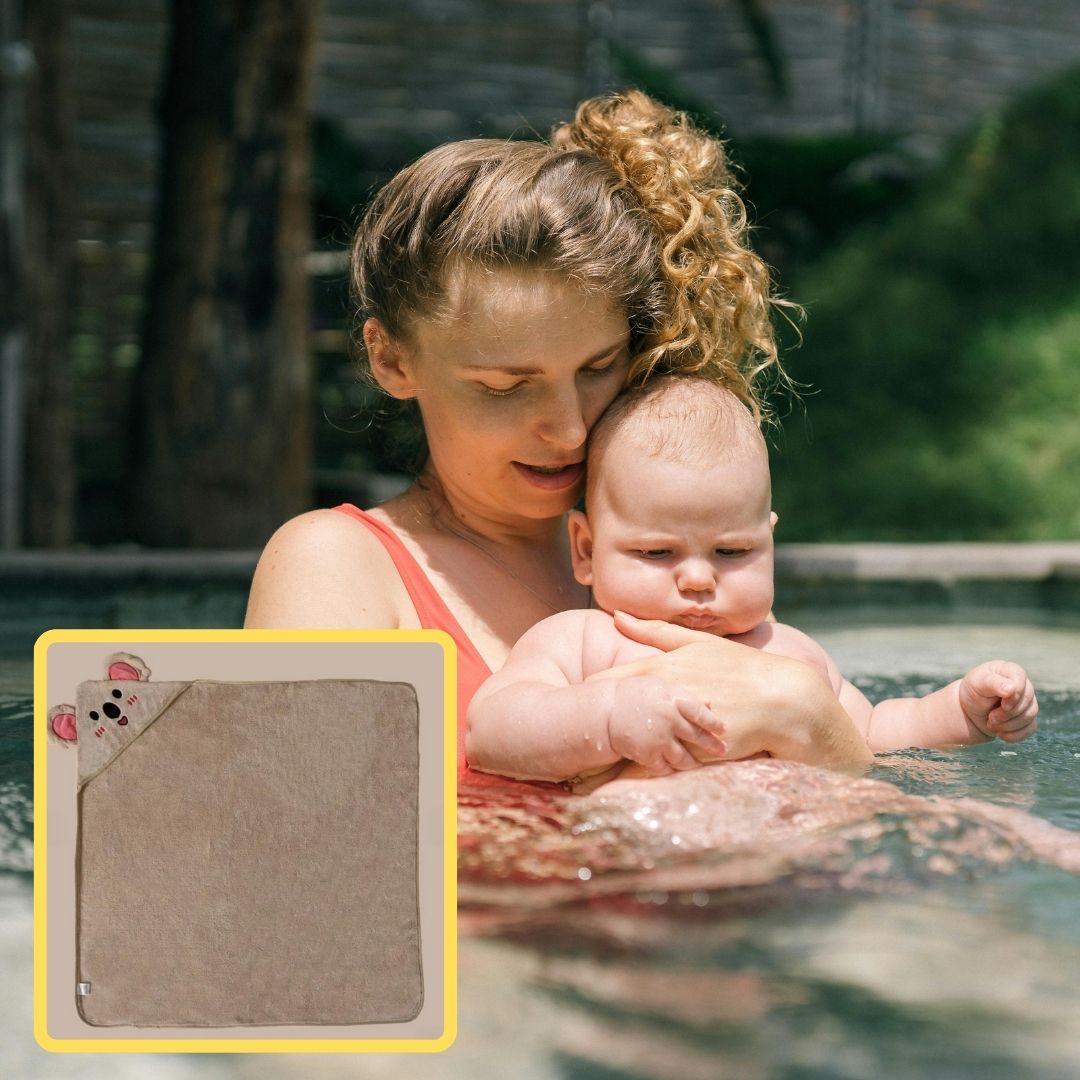 sortie-de-bain-bebe-piscine